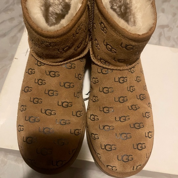 ugg boots . - Picture 3 of 5